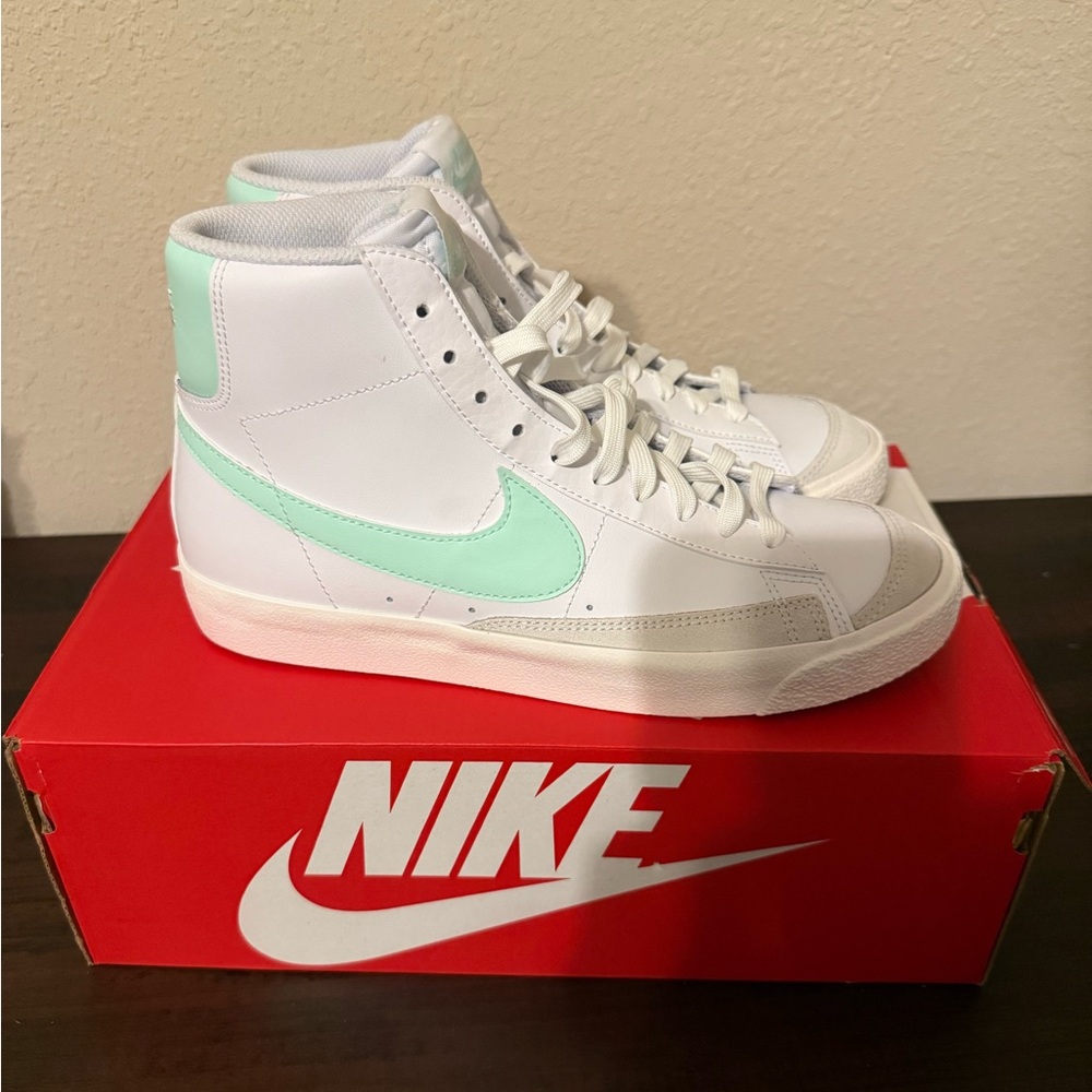 Nike Kids' Grade School Blazer Mid '77 Shoes - Picture 3 of 6